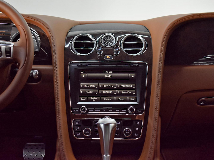 Foto do veículo BENTLEY CONTINENTAL  GT 6.0 W-12 BI-TB 2P 2013 5.121 KM 1.180.000,00