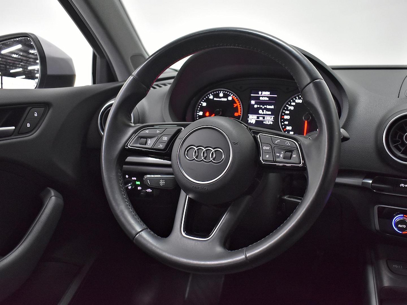 Foto do veículo AUDI A3  SEDAN PRESTIGE PLUS 1.4 TFSI FLEX TIPTRONIC 2019 60.495 KM 119.000,00