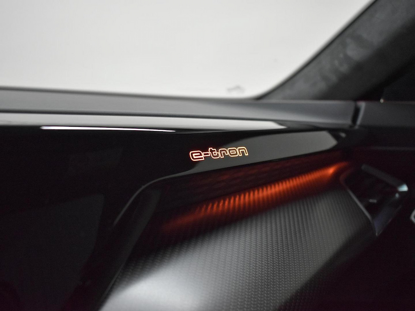 Foto do veículo AUDI RS Q8  E-TRON GT 2023 3.230 KM 650.000,00