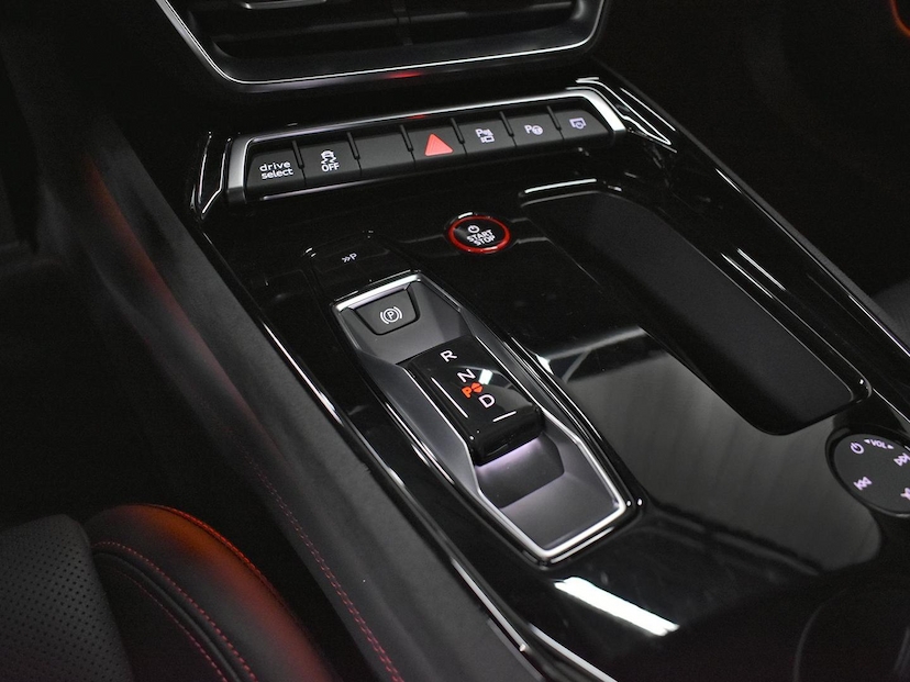 Foto do veículo AUDI RS Q8  E-TRON GT 2023 3.230 KM 650.000,00