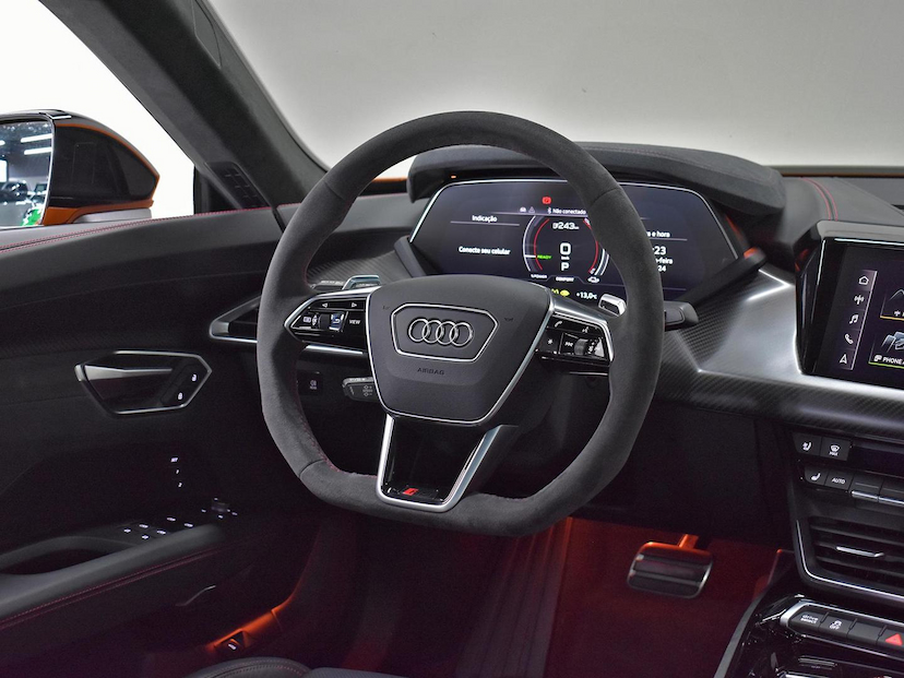 Foto do veículo AUDI RS Q8  E-TRON GT 2023 3.230 KM 650.000,00