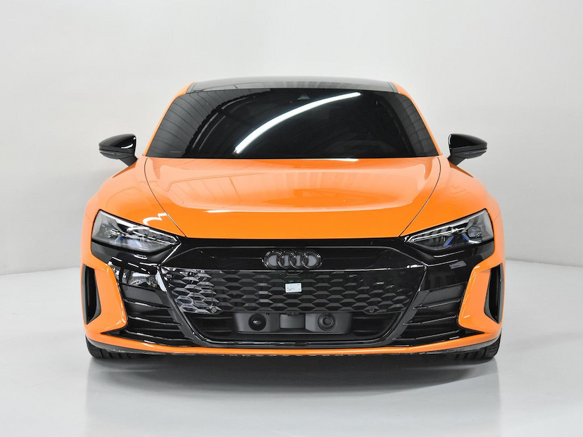 Foto do veículo AUDI RS Q8  E-TRON GT 2023 3.230 KM 650.000,00