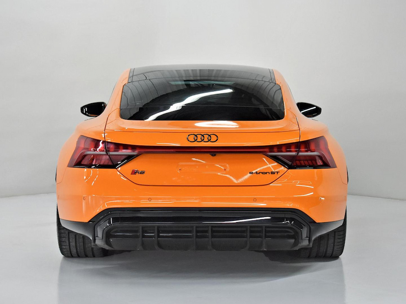 Foto do veículo AUDI RS Q8  E-TRON GT 2023 3.230 KM 650.000,00