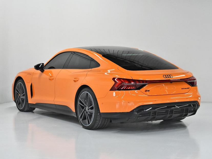 Foto do veículo AUDI RS Q8  E-TRON GT 2023 3.230 KM 650.000,00