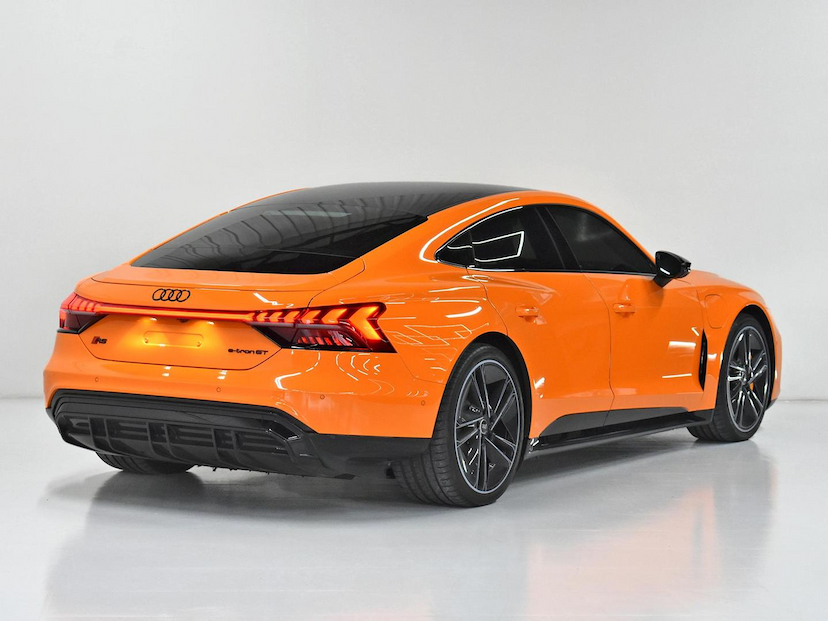 Foto do veículo AUDI RS Q8  E-TRON GT 2023 3.230 KM 650.000,00