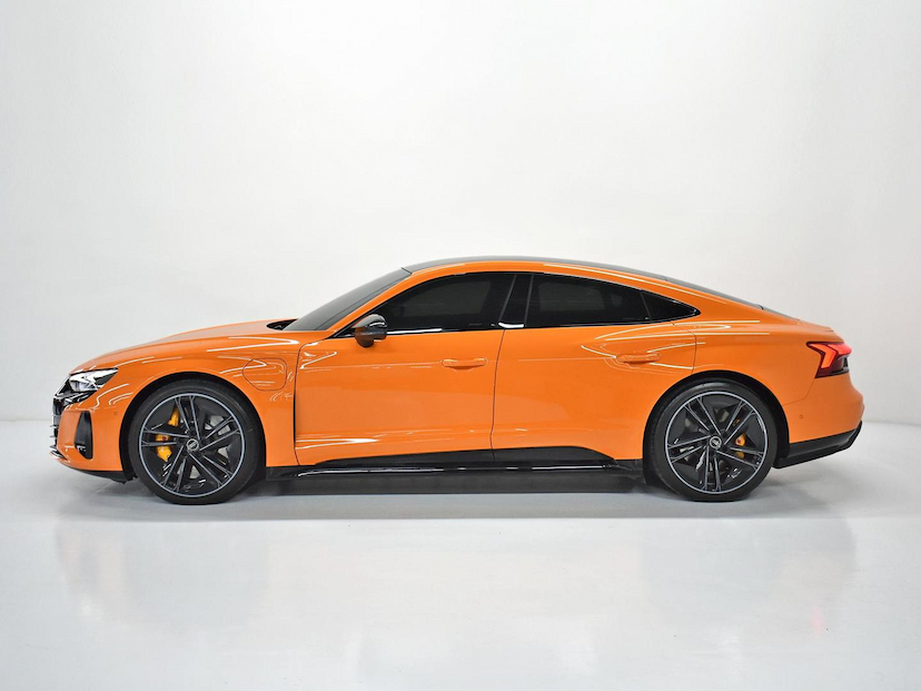 Foto do veículo AUDI RS Q8  E-TRON GT 2023 3.230 KM 650.000,00