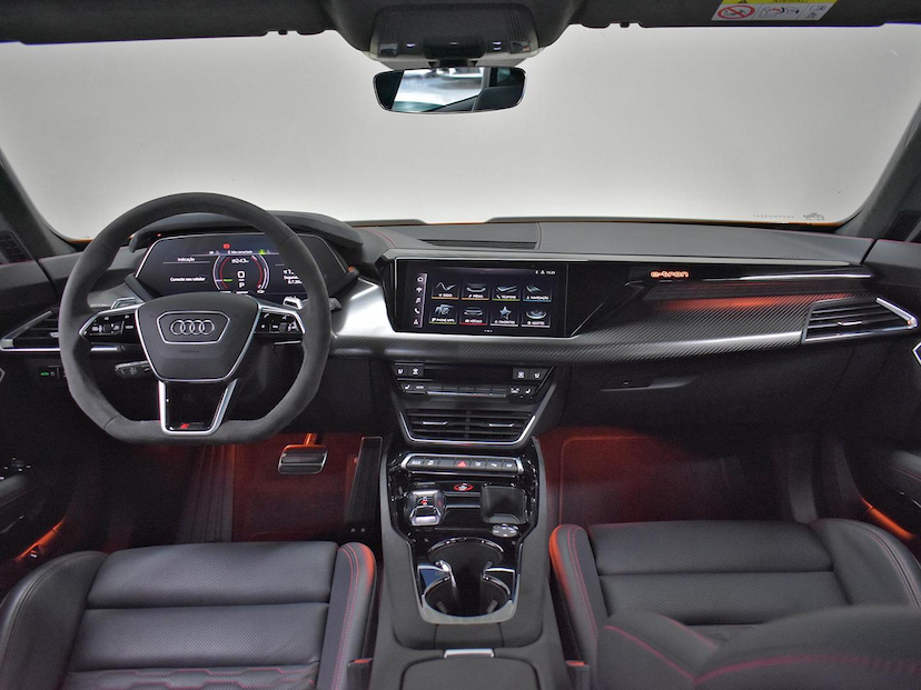 Foto do veículo AUDI RS Q8  E-TRON GT 2023 3.230 KM 650.000,00