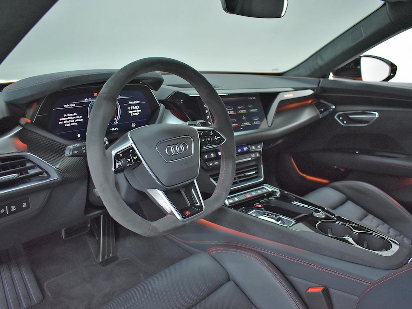 Foto do veículo AUDI RS Q8  E-TRON GT 2023 3.230 KM 650.000,00