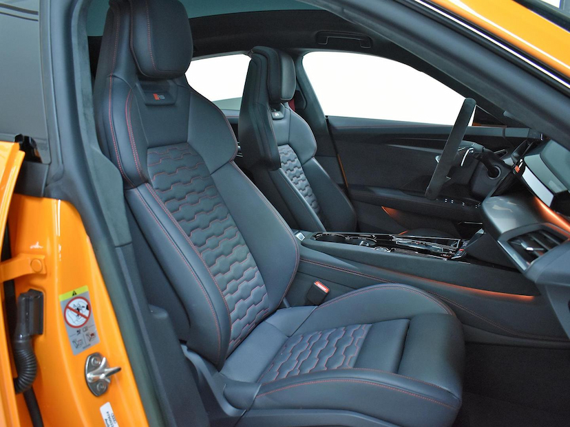 Foto do veículo AUDI RS Q8  E-TRON GT 2023 3.230 KM 650.000,00