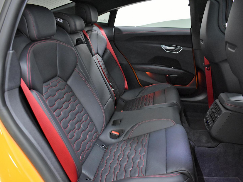 Foto do veículo AUDI RS Q8  E-TRON GT 2023 3.230 KM 650.000,00