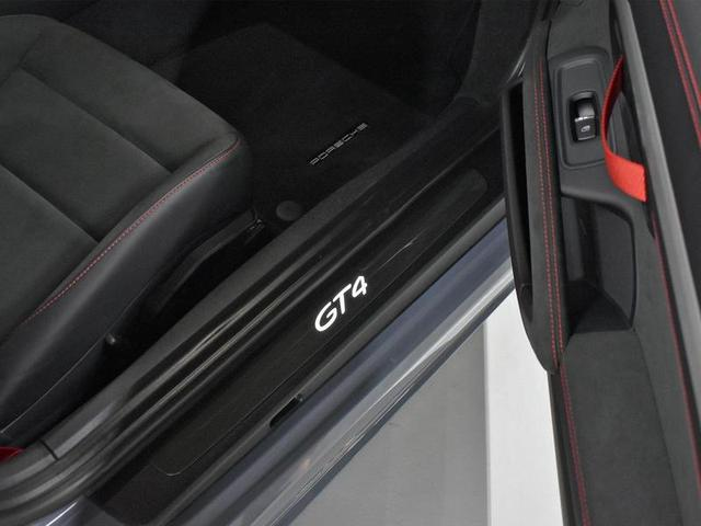 Foto do veículo PORSCHE 718  CAYMAN GT4 4.0 420CV 2023 1.195 KM 1.070.000,00