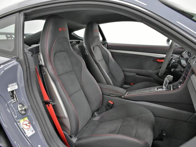 Foto do veículo PORSCHE 718  CAYMAN GT4 4.0 420CV 2023 1.195 KM 1.070.000,00