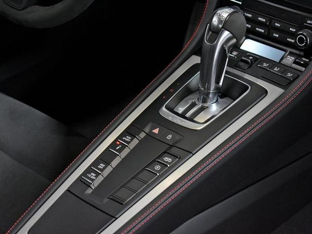 Foto do veículo PORSCHE 718  CAYMAN GT4 4.0 420CV 2023 1.195 KM 1.070.000,00