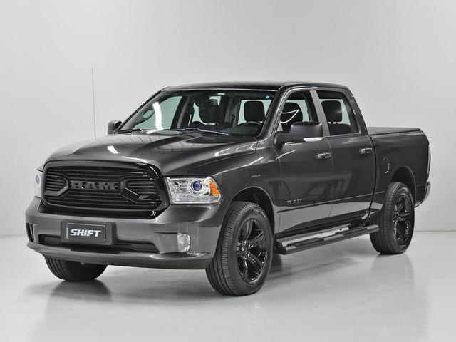 Foto do veículo RAM CLASSIC  LARAMIE NIGHT ED. 5.7 4X4 AUT. 2023 13.693 KM 320.000,00