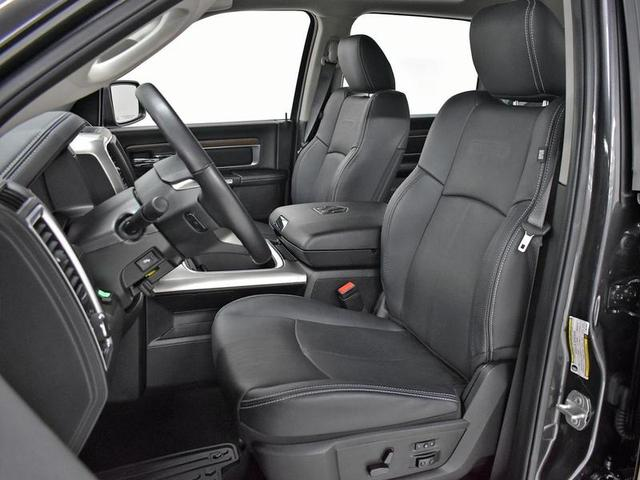 Foto do veículo RAM CLASSIC  LARAMIE NIGHT ED. 5.7 4X4 AUT. 2023 13.693 KM 320.000,00