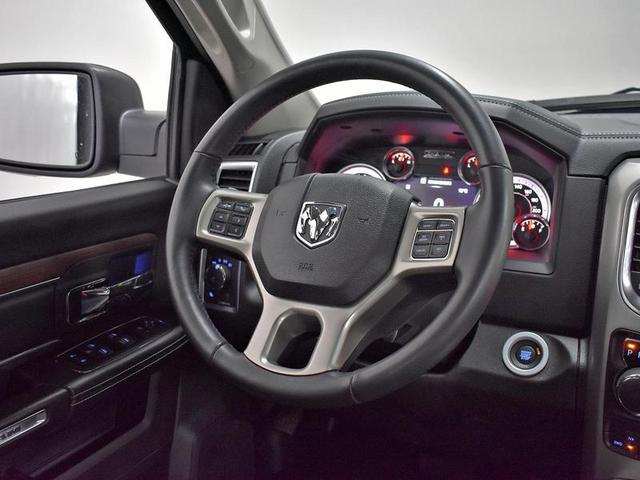 Foto do veículo RAM CLASSIC  LARAMIE NIGHT ED. 5.7 4X4 AUT. 2023 13.693 KM 320.000,00