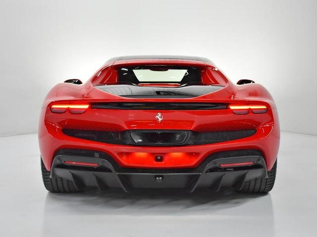 Foto do veículo FERRARI 296  GTB (HIBRIDO) 2024 363 KM 3.650.000,00