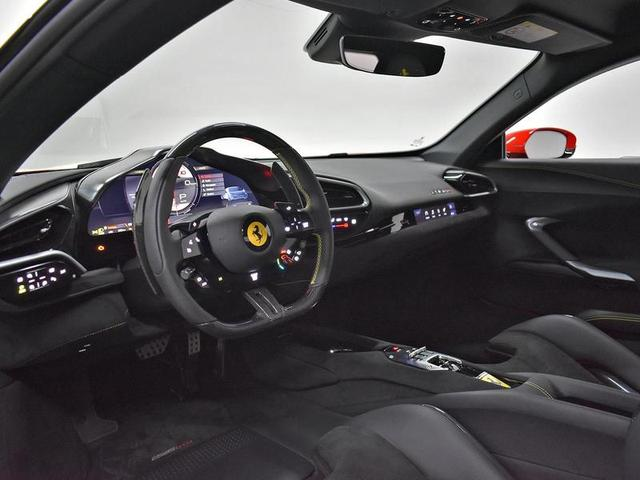 Foto do veículo FERRARI 296  GTB (HIBRIDO) 2024 363 KM 3.650.000,00