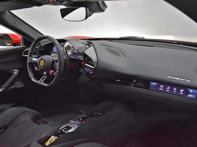 Foto do veículo FERRARI 296  GTB (HIBRIDO) 2024 363 KM 3.650.000,00
