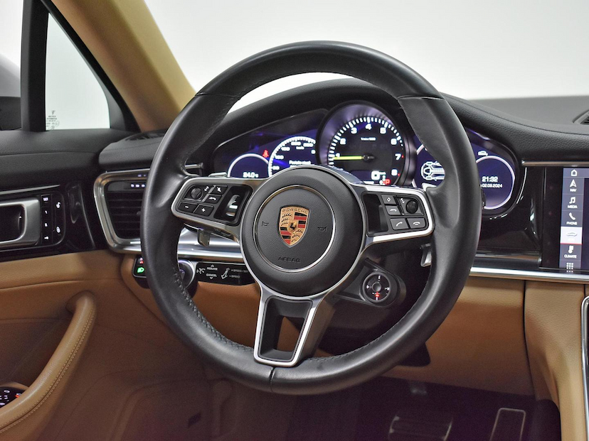 Foto do veículo PORSCHE PANAMERA  4 E-HYBRID 2018 21.295 KM 485.000,00