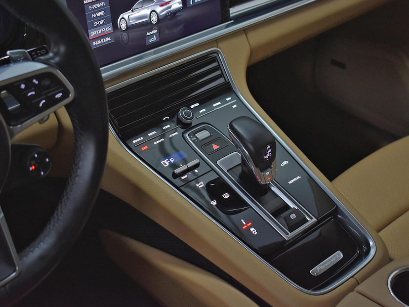 Foto do veículo PORSCHE PANAMERA  4 E-HYBRID 2018 21.295 KM 485.000,00