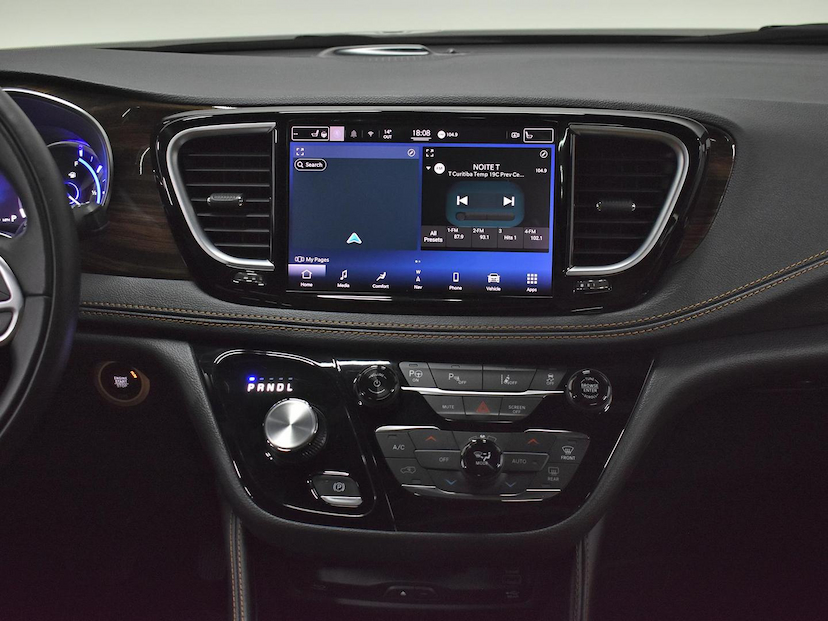 Foto do veículo CHRYSLER PACIFICA  PINNACLE HYBRID 3.6 V6 287 CV 2022 17.675 KM 565.000,00