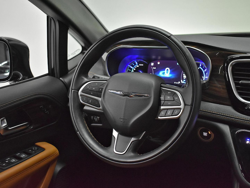 Foto do veículo CHRYSLER PACIFICA  PINNACLE HYBRID 3.6 V6 287 CV 2022 17.675 KM 565.000,00