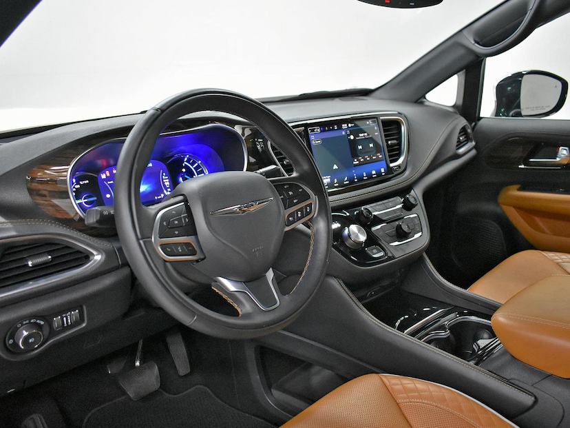 Foto do veículo CHRYSLER PACIFICA  PINNACLE HYBRID 3.6 V6 287 CV 2022 17.675 KM 565.000,00