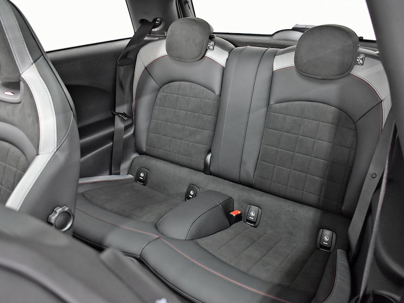 Foto do veículo MINI JOHN COOPER WORKS COOPER HATCH JCW 3P 2024 162 KM 290.000,00