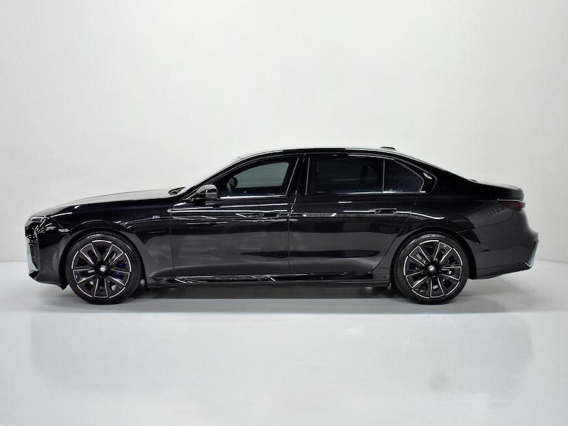 Foto do veículo BMW I7  XDRIVE 60 M SPORT AUT. (ELÉTRICO) 2024 10.806 KM 980.000,00