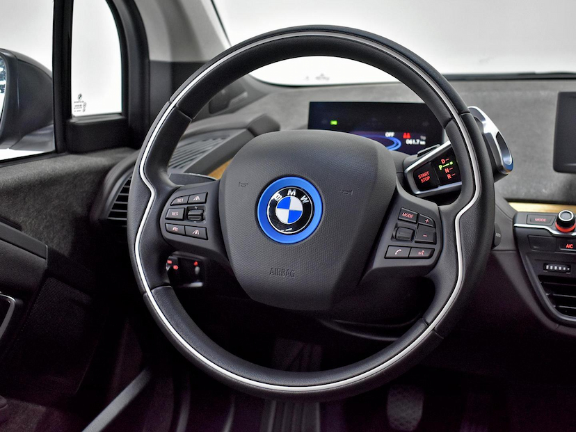 Foto do veículo BMW I3  BEV 170CV AUT. (ELÉTRICO) 2022 13.075 KM 179.000,00