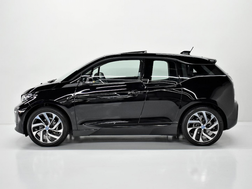 Foto do veículo BMW I3  BEV 170CV AUT. (ELÉTRICO) 2022 13.075 KM 179.000,00