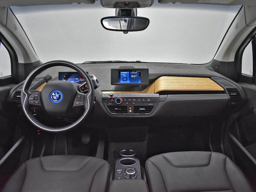 Foto do veículo BMW I3  BEV 170CV AUT. (ELÉTRICO) 2022 13.075 KM 179.000,00