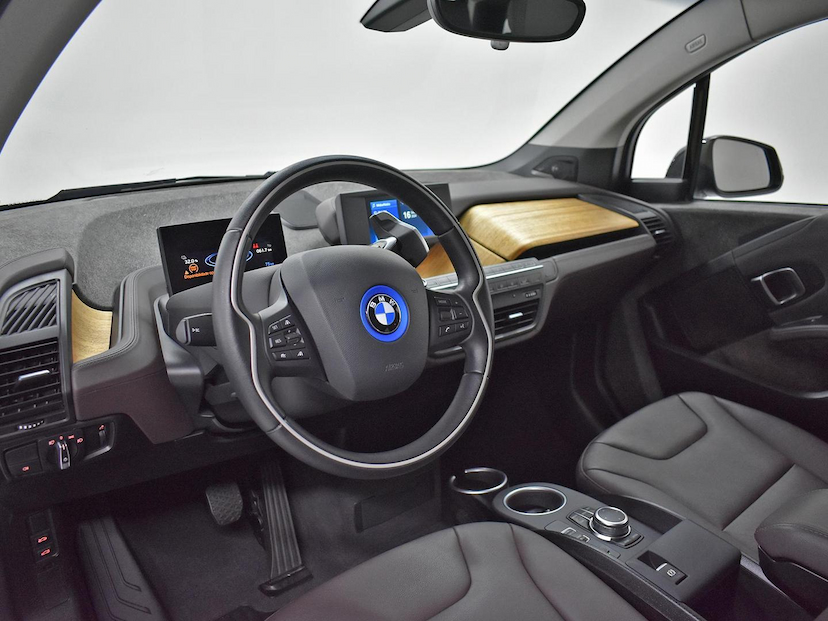 Foto do veículo BMW I3  BEV 170CV AUT. (ELÉTRICO) 2022 13.075 KM 179.000,00