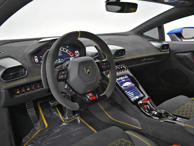 Foto do veículo LAMBORGHINI HURACÁN  TECNICA COUPE LP 640-2 2023 102 KM 4.300.000,00