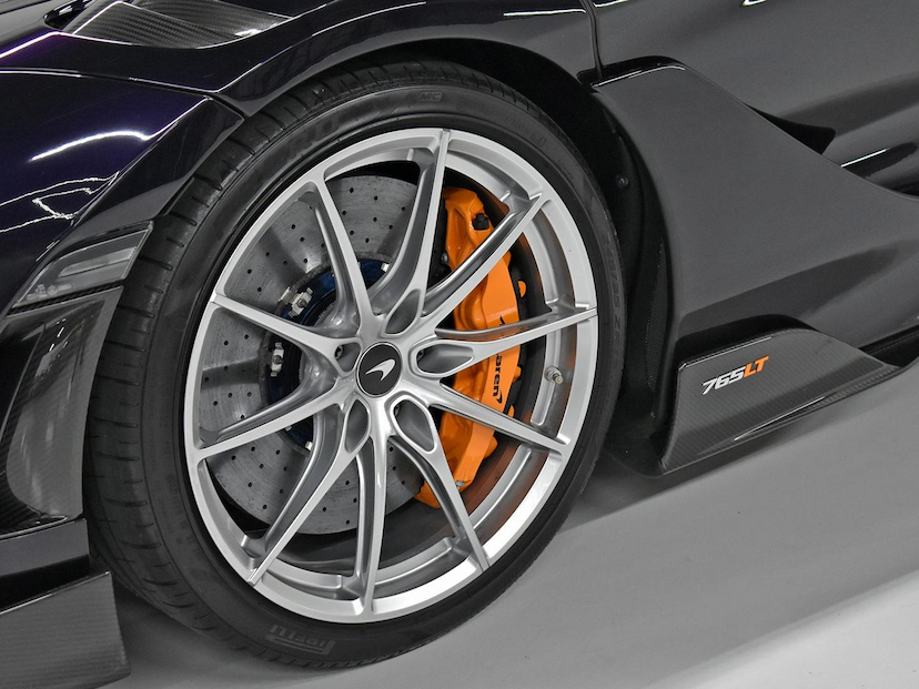 Foto do veículo MCLAREN 765LT  COUPE 4.0 BI-TURBO V8 2021 1.568 KM 4.700.000,00