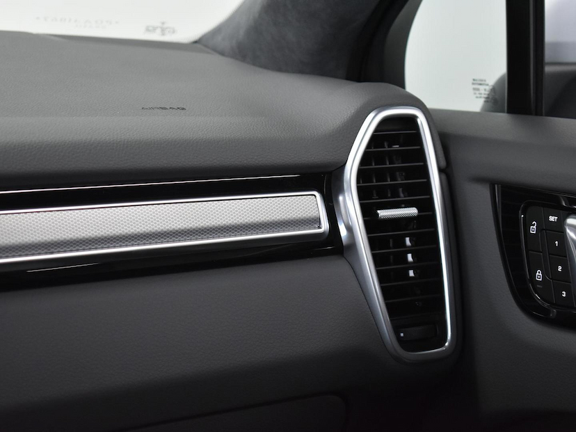 Foto do veículo PORSCHE CAYENNE  COUPE PLATINUM ED 3.0 (HIBRIDO) 2023 9.717 KM 740.000,00