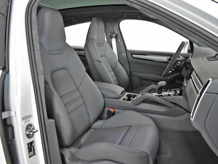 Foto do veículo PORSCHE CAYENNE  COUPE PLATINUM ED 3.0 (HIBRIDO) 2023 9.717 KM 740.000,00