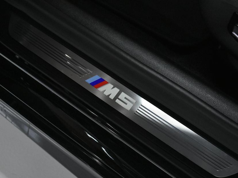 Foto do veículo BMW M5  4.4 V8 TWIN POWER M XDRIVE STEPTRONIC 2019 25.815 KM 520.000,00