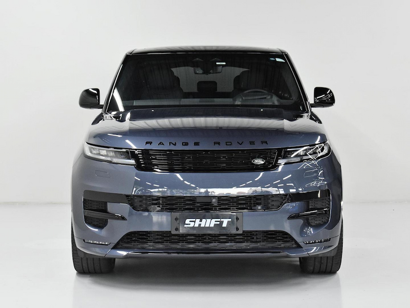 Foto do veículo LAND ROVER RANGE ROVER RANGE R. SP. FIRST ED. 3.0 510CV (HÍB) 2023 23.462 KM 840.000,00