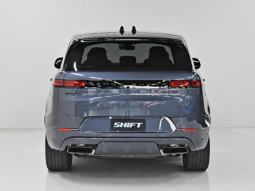 Foto do veículo LAND ROVER RANGE ROVER RANGE R. SP. FIRST ED. 3.0 510CV (HÍB) 2023 23.462 KM 840.000,00