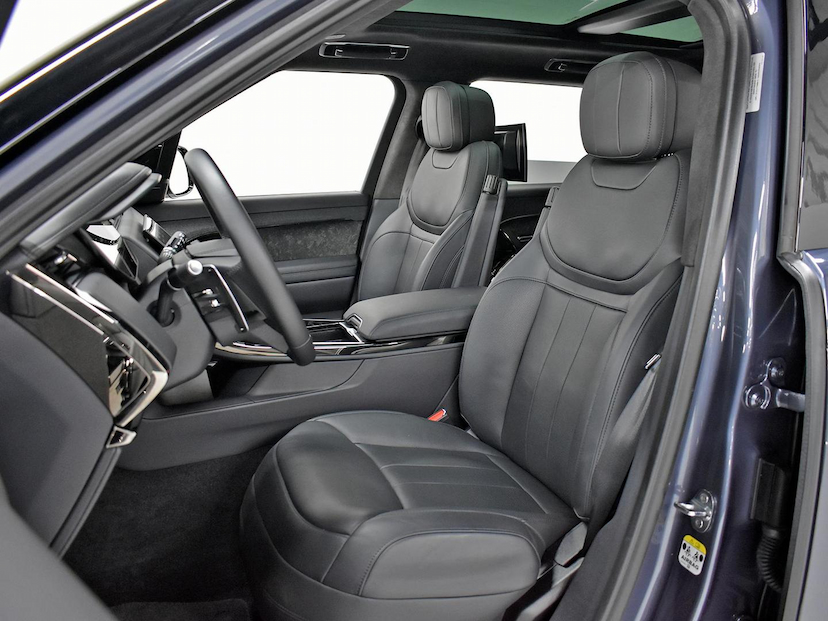 Foto do veículo LAND ROVER RANGE ROVER RANGE R. SP. FIRST ED. 3.0 510CV (HÍB) 2023 23.462 KM 840.000,00