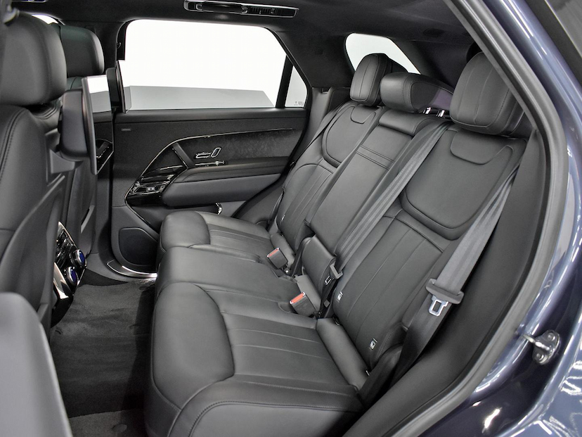Foto do veículo LAND ROVER RANGE ROVER RANGE R. SP. FIRST ED. 3.0 510CV (HÍB) 2023 23.462 KM 840.000,00