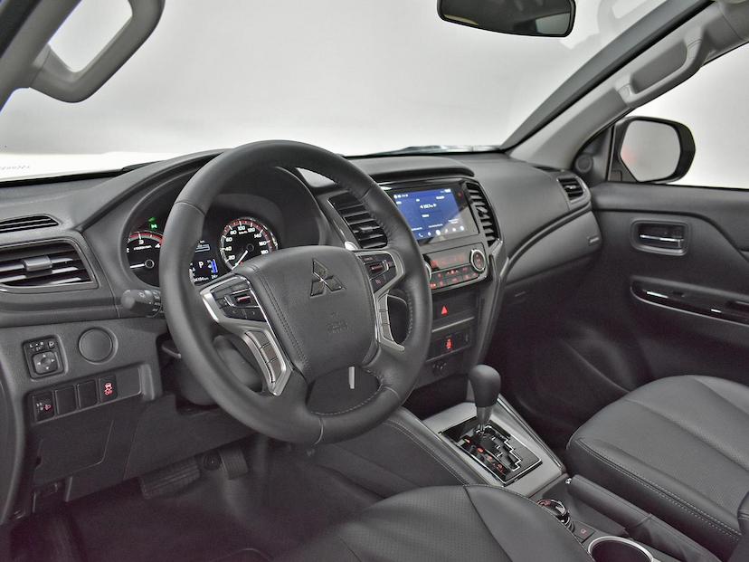 Foto do veículo MITSUBISHI L200 TRITON  SAVANA 2.4 4X4 DIE. AUT 2025 4.192 KM 279.000,00