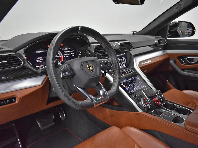 Foto do veículo LAMBORGHINI URUS  LP 650 4 2019 29.180 KM 2.600.000,00