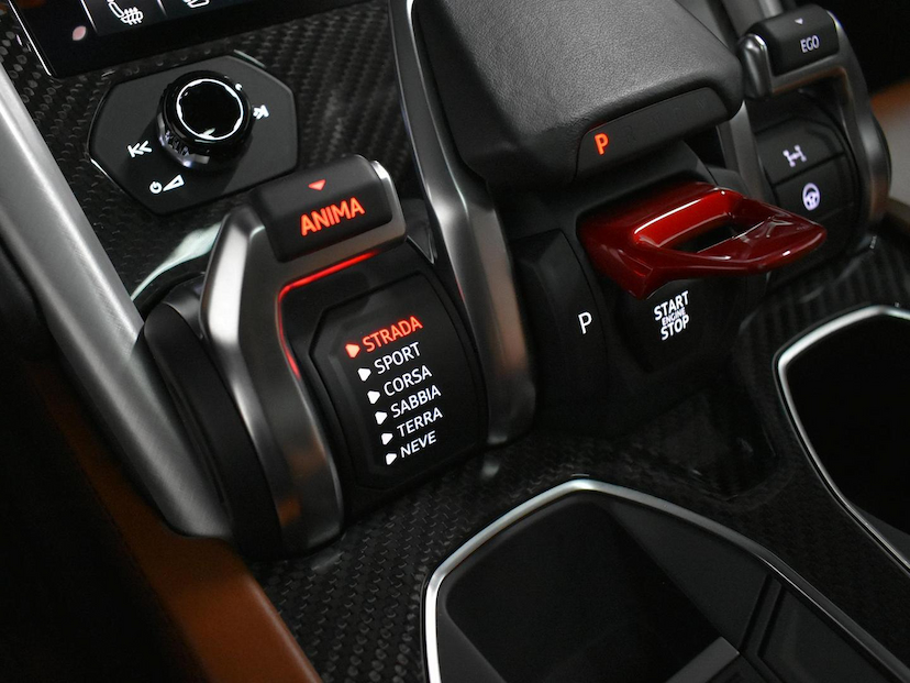 Foto do veículo LAMBORGHINI URUS  LP 650 4 2019 29.180 KM 2.600.000,00