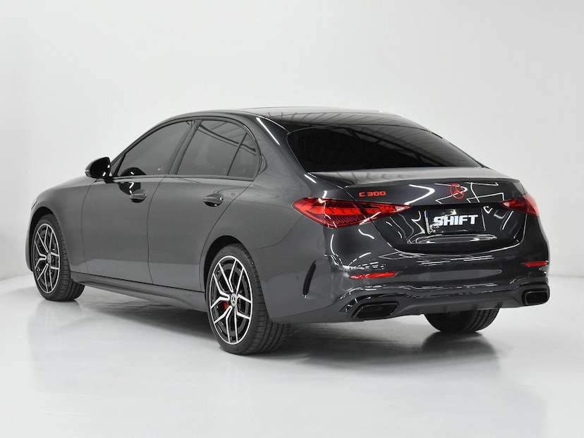 Foto do veículo MERCEDES-BENZ C 300  LINE 2024 5.905 KM 389.000,00