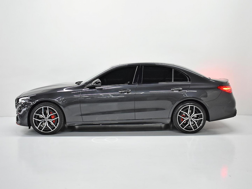 Foto do veículo MERCEDES-BENZ C 300  LINE 2024 5.905 KM 389.000,00