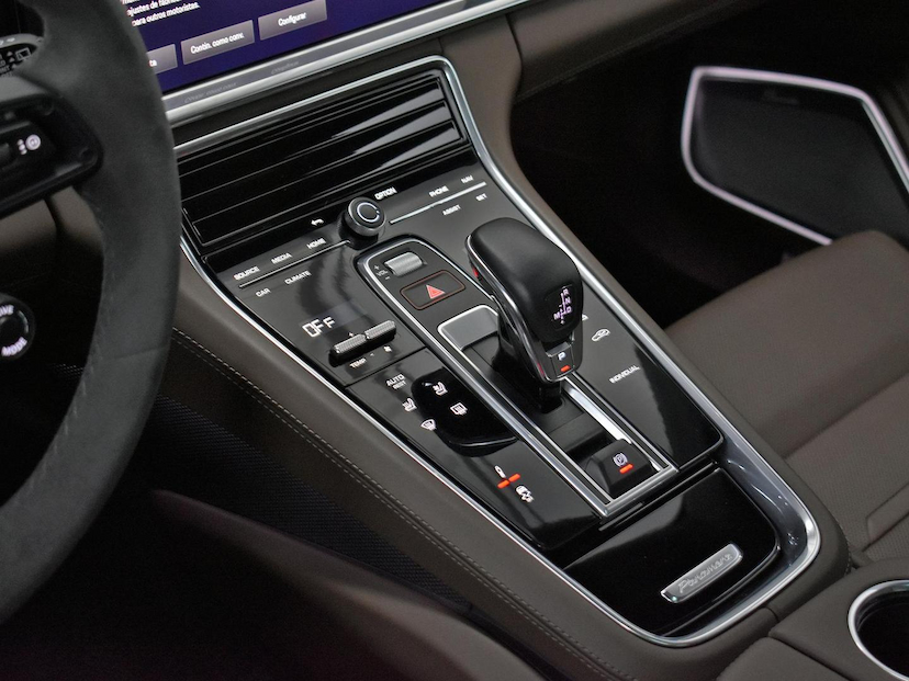 Foto do veículo PORSCHE PANAMERA  4 E-HYBRID SPORT TURISMO 2023 8.038 KM 790.000,00