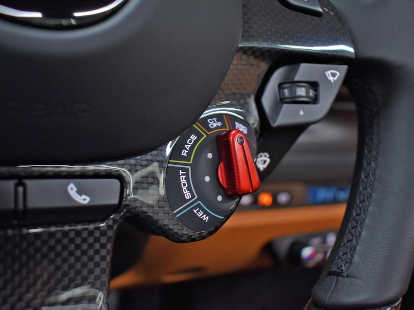 Foto do veículo FERRARI F8  SPIDER 3.9 V8 BI-TURBO 720CV 2022 4.693 KM 4.250.000,00